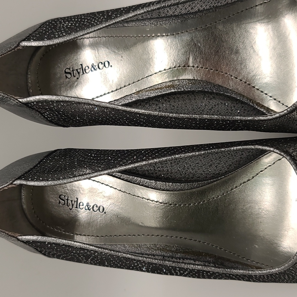 Heels - Picture 2 of 4
